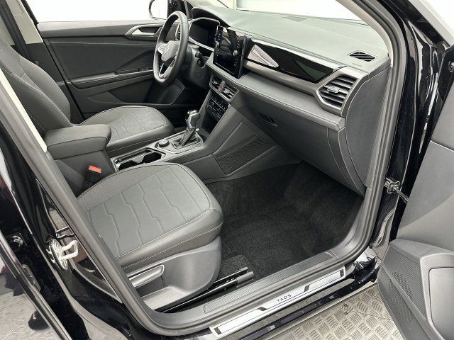 Used 2025 Volkswagen Taos SE AWD/4WD image 25