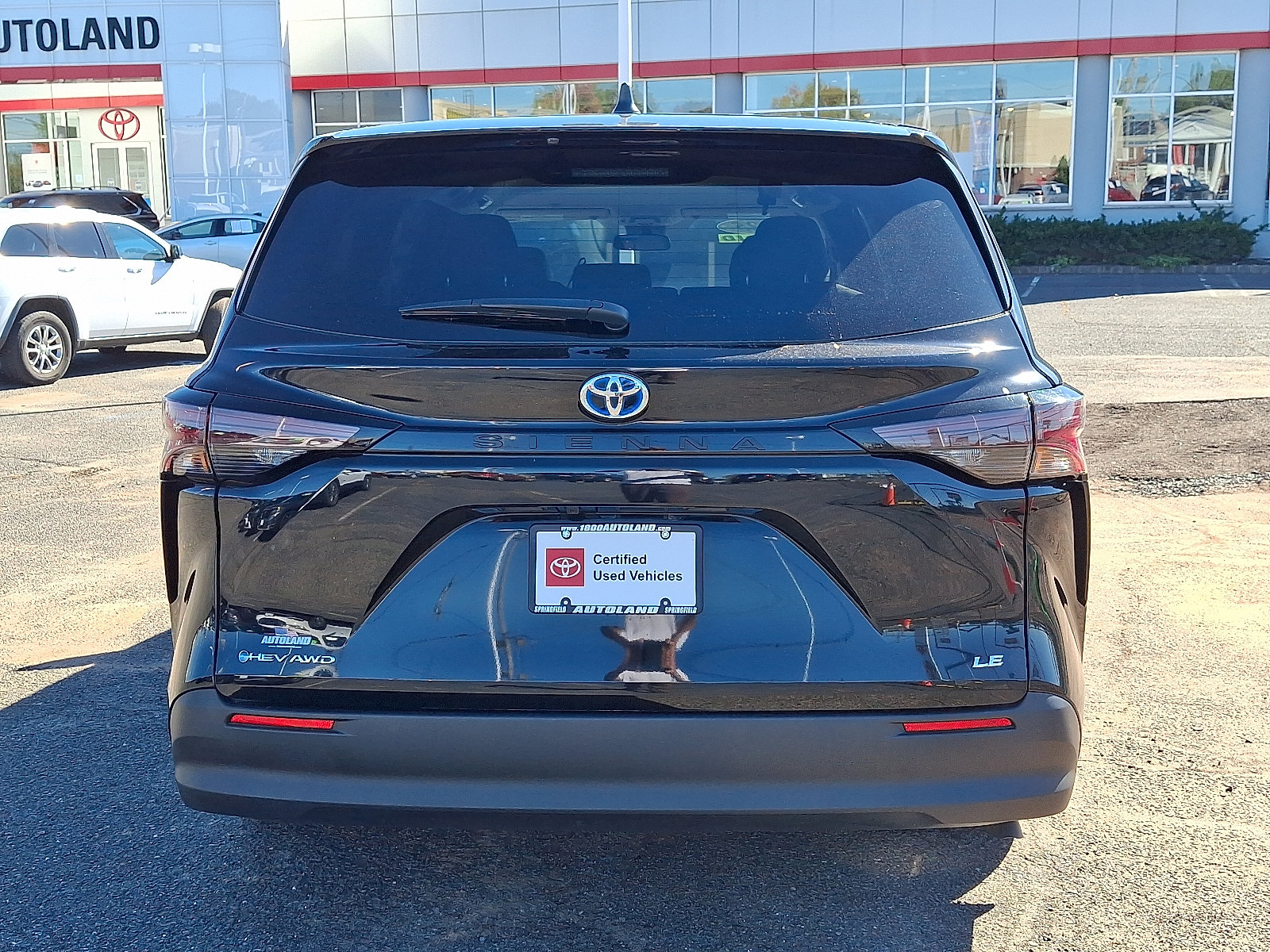 Certified 2025 Toyota Sienna LE AWD/4WD image 6