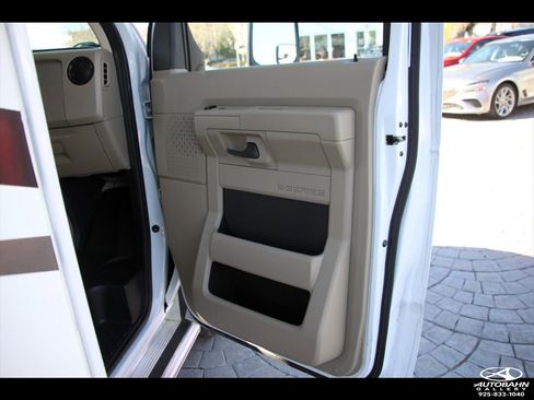 Used 2019 Ford E-450 and Econoline 450 Super Duty w/ Motorhome Prep Package image 9