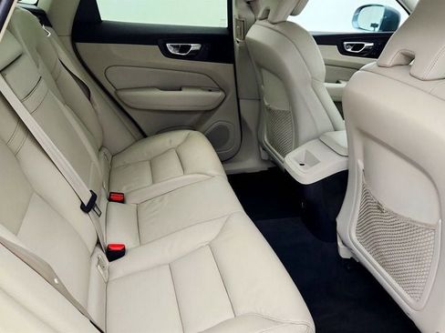 Used 2019 Volvo XC60 T5 Momentum w/ Premium Package image 22