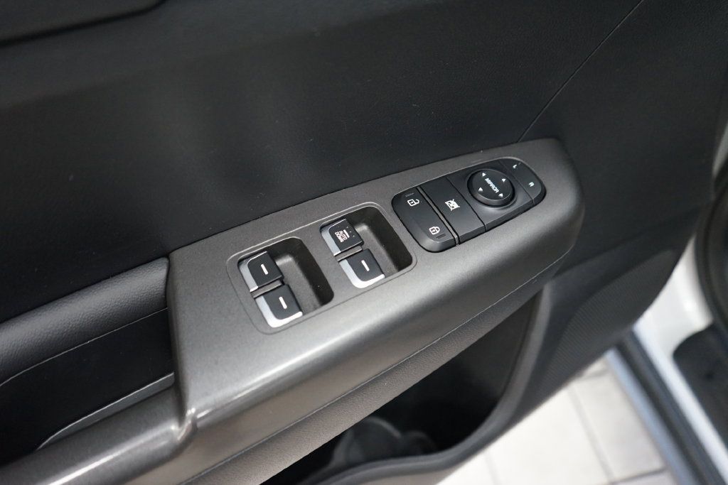 Used 2020 Kia Sportage LX FWD image 22