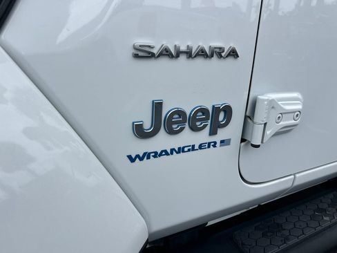 Used 2024 Jeep Wrangler Unlimited Sahara AWD/4WD image 19
