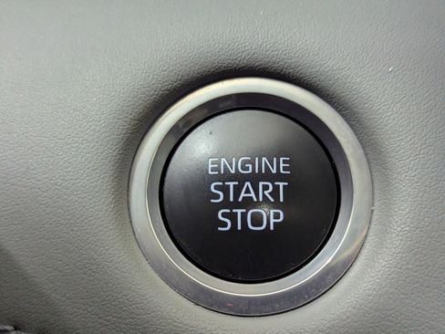 Used 2024 Toyota Highlander XLE image 33