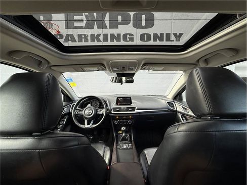 Used 2017 MAZDA MAZDA3 Touring FWD image 15