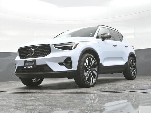 Used 2024 Volvo XC40 B5 Plus w/ Protection Package Premier AWD/4WD image 26