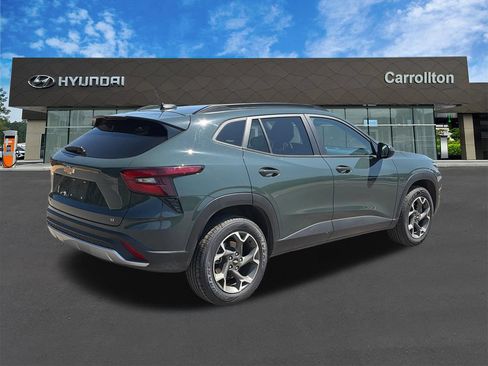 Used 2025 Chevrolet Trax LT FWD image 5