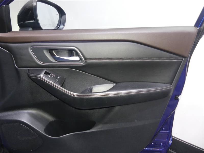 Used 2023 Nissan Rogue Platinum w/ Platinum Premium Package AWD/4WD image 18
