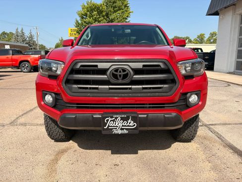 Used 2017 Toyota Tacoma SR5 w/ Tow Package AWD/4WD image 3