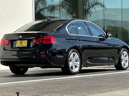 Used 2018 BMW 330i Sedan w/ Premium Package RWD image 3