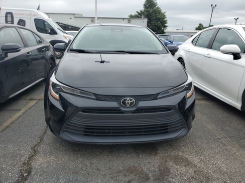 Used 2023 Toyota Corolla LE FWD image 2