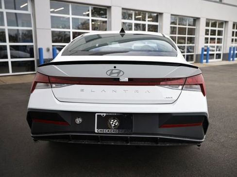 New 2025 Hyundai Elantra SEL image 4
