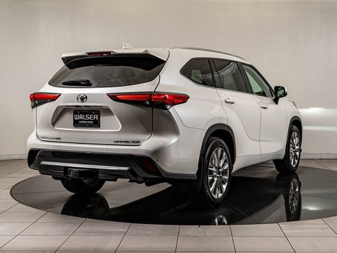 Used 2021 Toyota Highlander Limited image 10