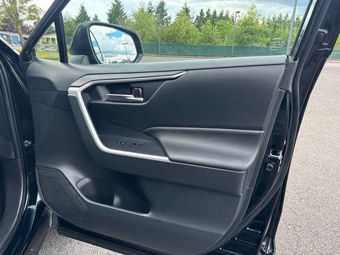 Used 2022 Toyota RAV4 SE w/ Weather & Moonroof Package AWD/4WD image 27
