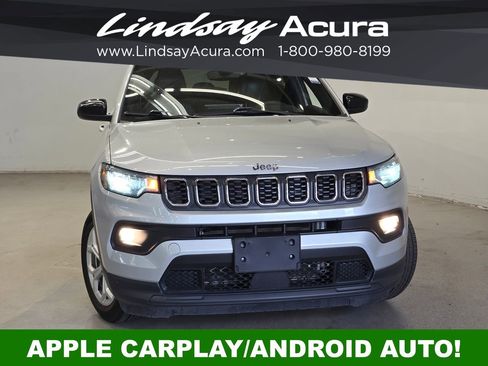 Used 2024 Jeep Compass Latitude AWD/4WD image 2
