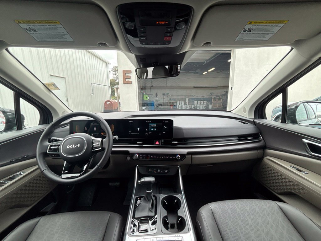 Certified 2026 Kia Carnival EX FWD image 17