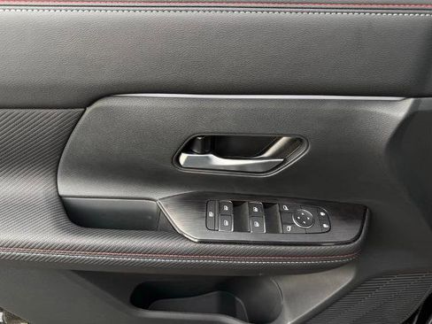 New 2026 Nissan Kicks SR image 19