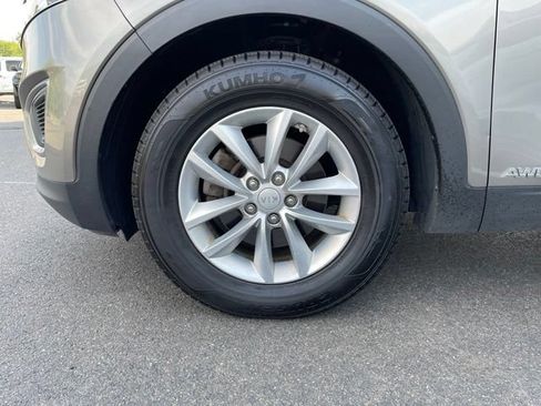 Used 2017 Kia Sorento AWD image 30