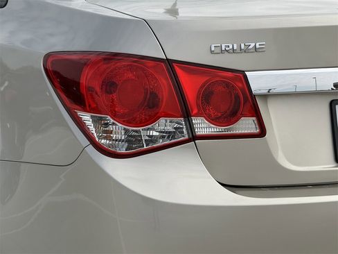 Used 2014 Chevrolet Cruze LS image 7