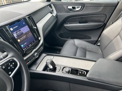 Certified 2025 Volvo XC60 B5 Plus image 19