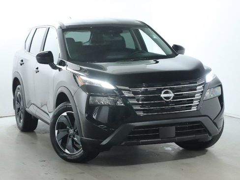 Certified 2026 Nissan Rogue SV image 2