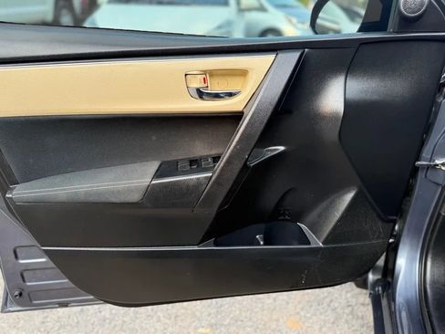 Used 2017 Toyota Corolla LE image 35