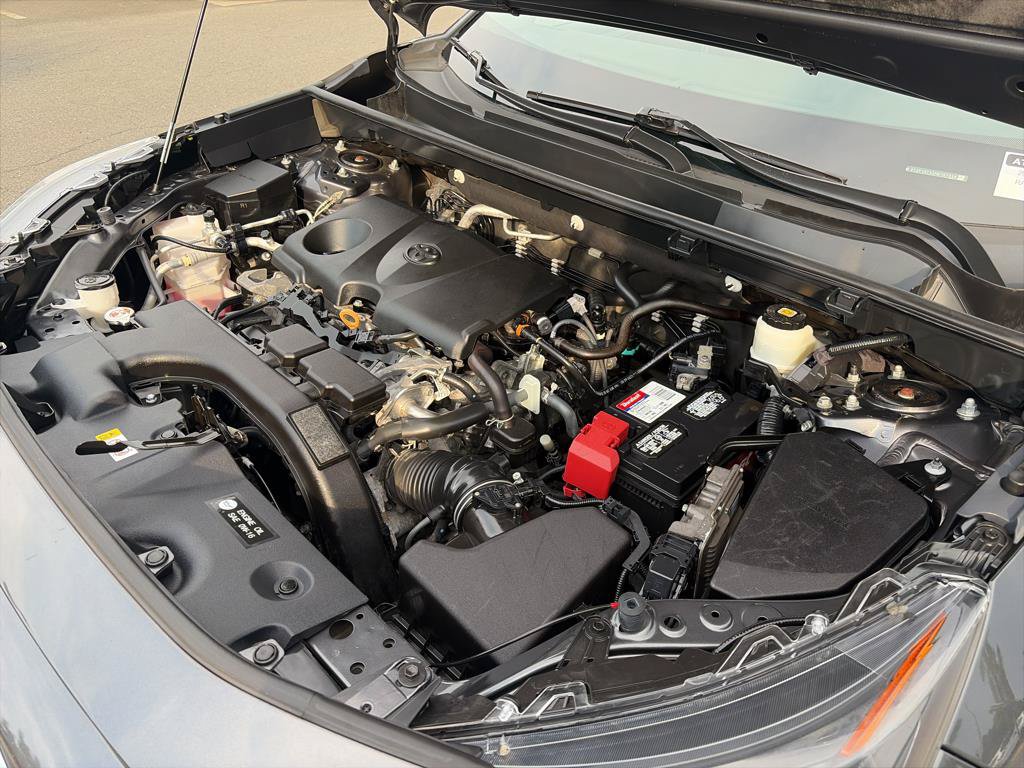 Used 2021 Toyota RAV4 XLE AWD/4WD image 29