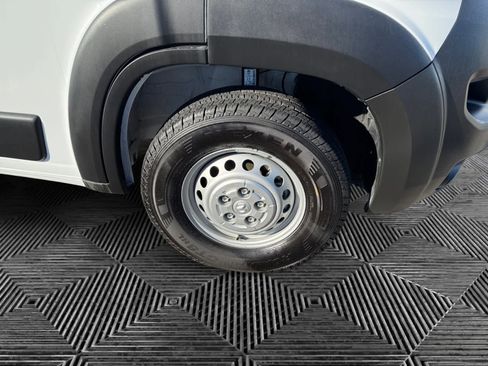 Used 2025 RAM ProMaster 2500 w/ Convenience Group image 15