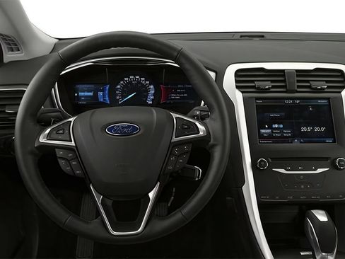 Used 2013 Ford Fusion SE FWD image 4