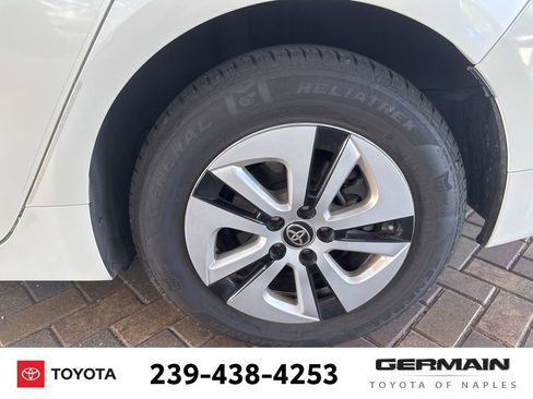 Used 2018 Toyota Prius Two FWD image 12