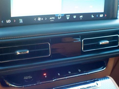 Used 2025 Lincoln Aviator Black Label w/ Jet Appearance Package AWD/4WD image 28