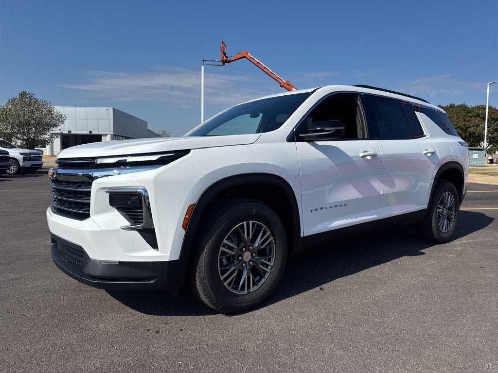 New 2027 Chevrolet Traverse LT w/ LPO, Floor Liner Package FWD image 2