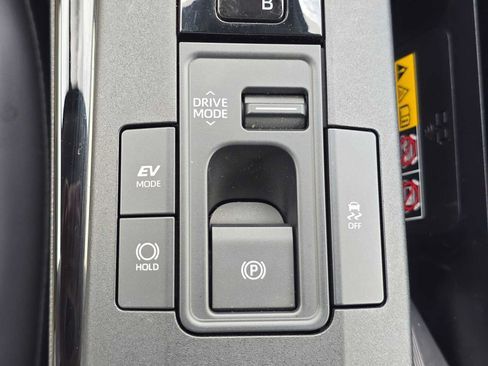 Certified 2026 Toyota Prius XLE FWD image 33