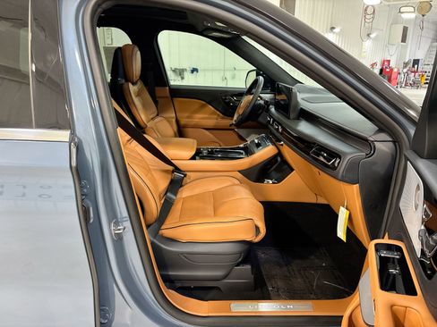 New 2025 Lincoln Aviator Black Label image 30