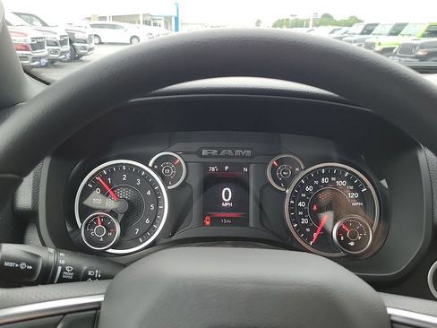 New 2026 RAM 1500 Express AWD/4WD image 18