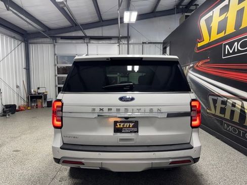 Used 2024 Ford Expedition Limited AWD/4WD image 17