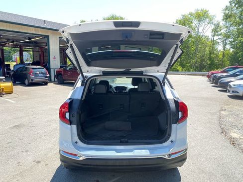 Used 2024 GMC Terrain SLT image 24