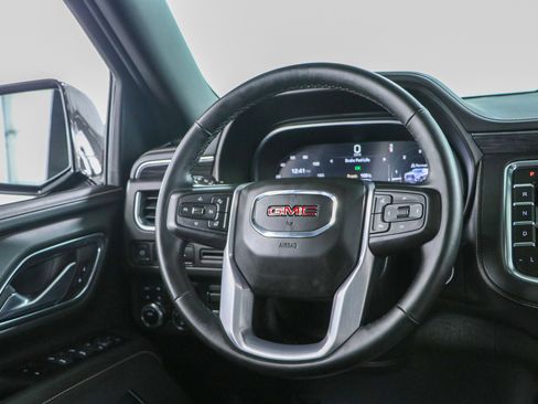 Used 2023 GMC Yukon SLT w/ SLT Premium Package AWD/4WD image 13
