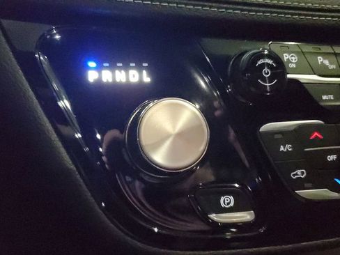 Used 2025 Chrysler Pacifica Select image 25