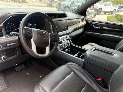 Used 2024 GMC Yukon XL Denali AWD/4WD image 8