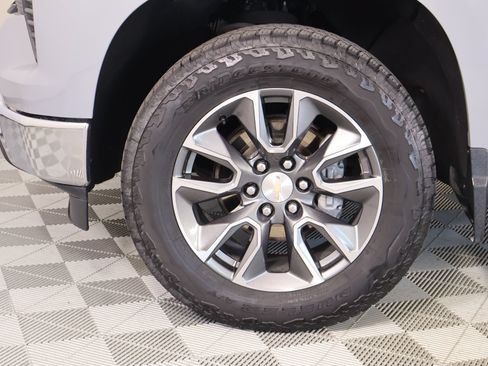 Used 2024 Chevrolet Silverado 1500 LT AWD/4WD image 17