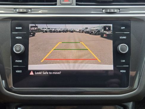 Used 2024 Volkswagen Tiguan SE R-Line FWD image 17