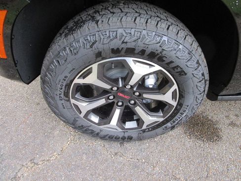 New 2026 GMC Yukon AT4 Ultimate w/ LPO, Floor Liner Package AWD/4WD image 12