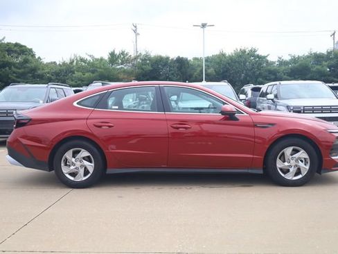Certified 2025 Hyundai Sonata SE FWD image 3