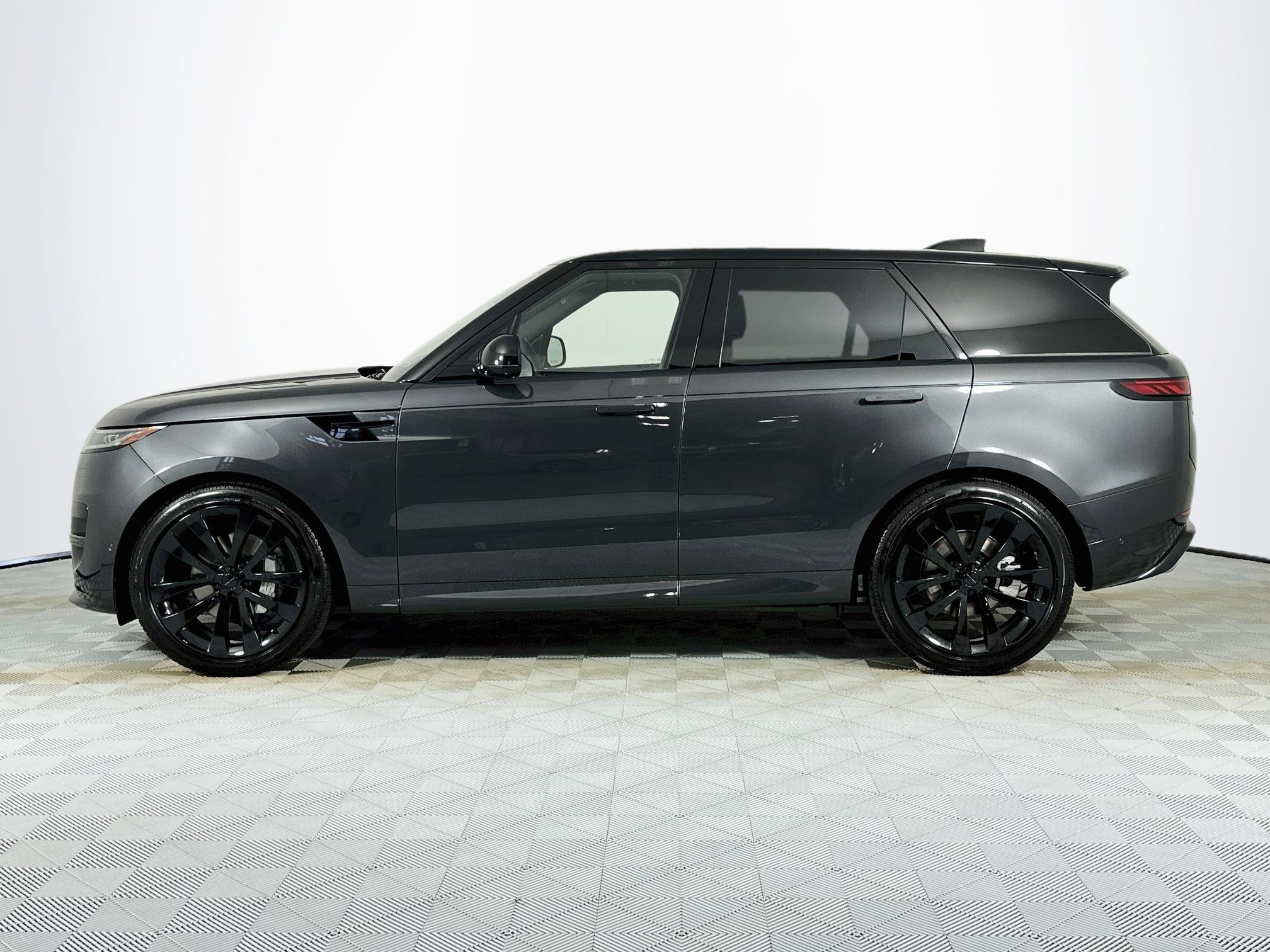 New 2027 Land Rover Range Rover Sport Dynamic SE AWD/4WD image 8