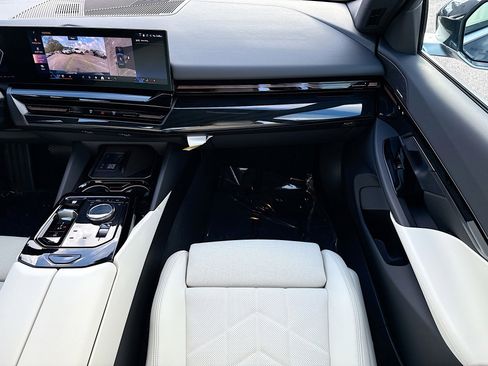 New 2026 BMW 530i w/ Convenience Package image 19