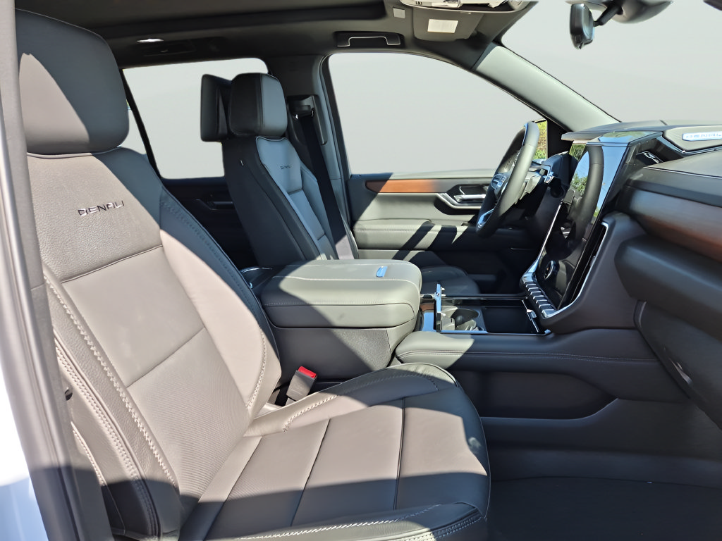 New 2026 GMC Yukon Denali w/ Denali Reserve Package AWD/4WD image 37
