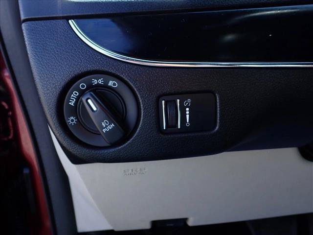Used 2017 Dodge Grand Caravan SXT w/ Rear Park Assist Package FWD image 17