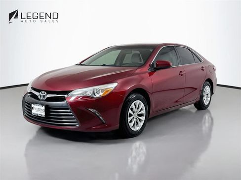Used 2017 Toyota Camry LE FWD image 1