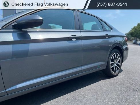 Used 2025 Volkswagen Jetta SE FWD image 6