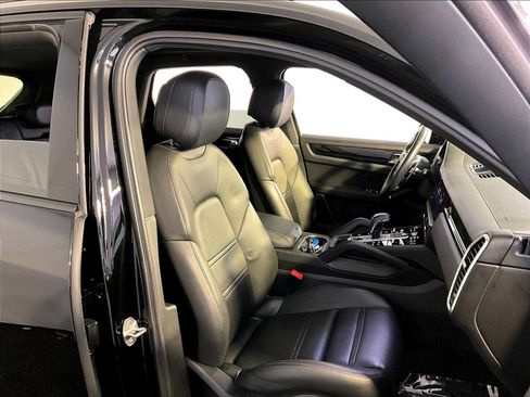Certified 2023 Porsche Cayenne AWD/4WD image 18